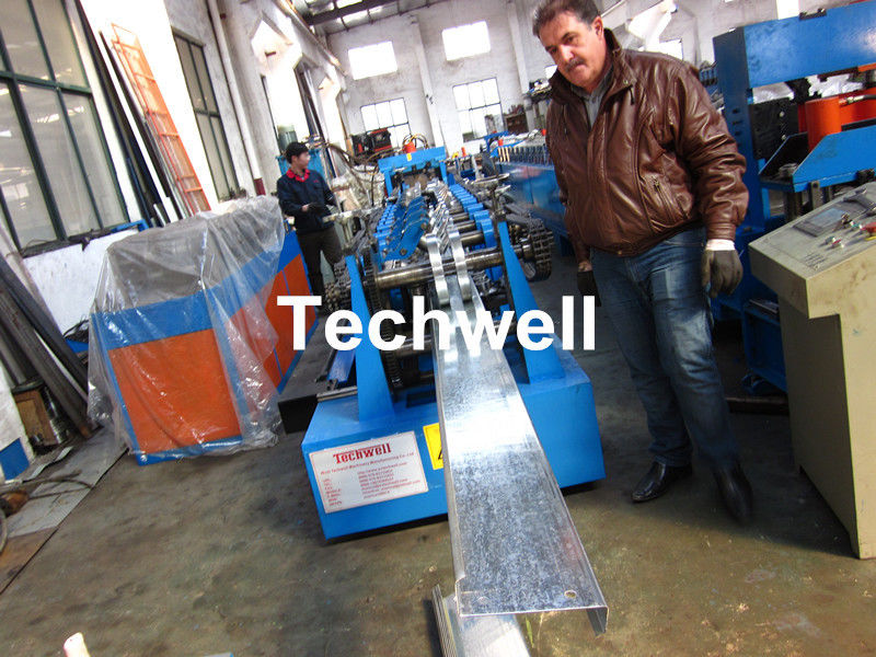 C Z het Gevormde Purlin Broodje die van U M Machine met Hydraulisch Ponsen en Knipsel vormen