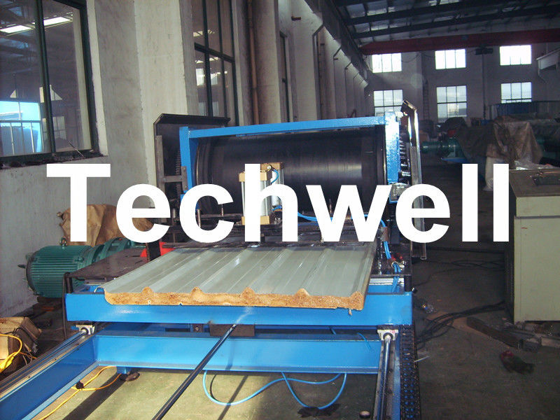 Caterpillar-Type Pu Sandwichcomité die Machine voor Sandwichcomités maken met Diverse Dikte