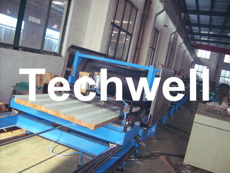 Caterpillar-Type Pu Sandwichcomité die Machine voor Sandwichcomités maken met Diverse Dikte