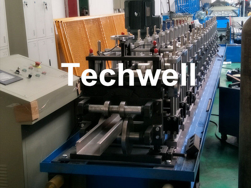 PLC het Controlesysteem C vormde Broodje Vormt Machine om C Purlin, c-Kanaal met Hydraulisch Knipsel Te maken