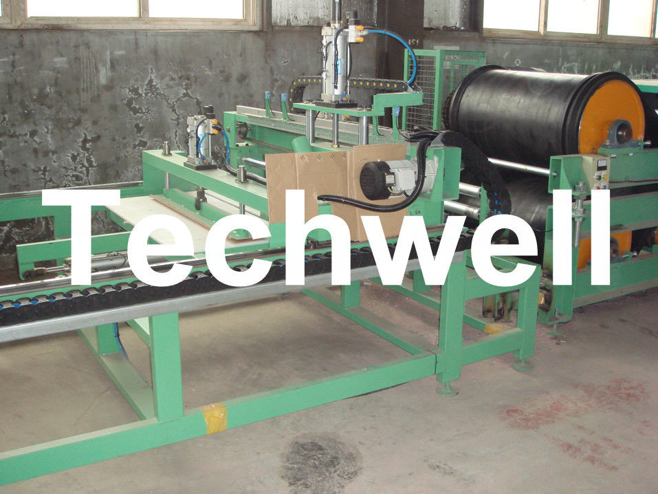 Gegalvaniseerd, de Sandwichcomité van het Kleurenstaal Pu Geïsoleerde Machine voor de Comités van de Dakmuur tw-PU1000